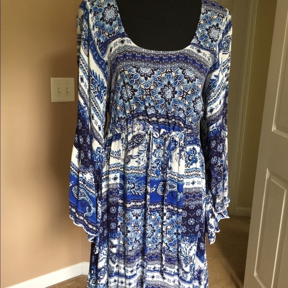 Fashion Fuse Women’s Dress Size S BlueWhite Print Drawstring Lightweight